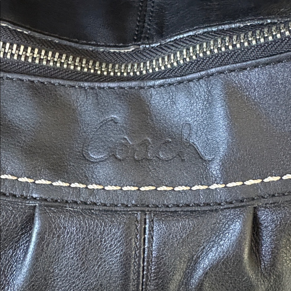 Coach  Vintage shoulder bag  F13764
Pleated front thick smooth leather black EUC - Picture 4 of 17